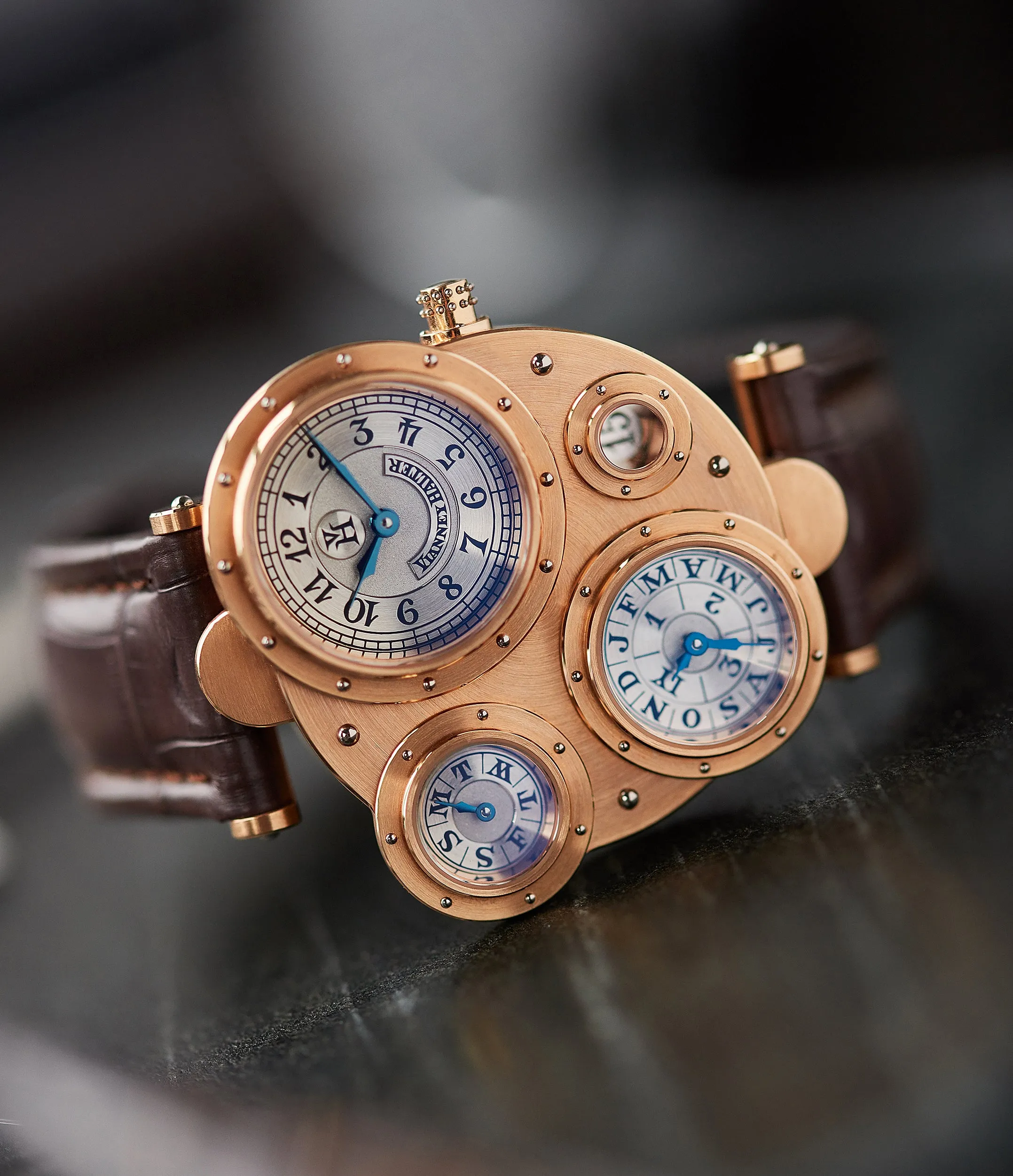 Antiqua | Perpetual Calendar Cal. VH198 | Rose Gold