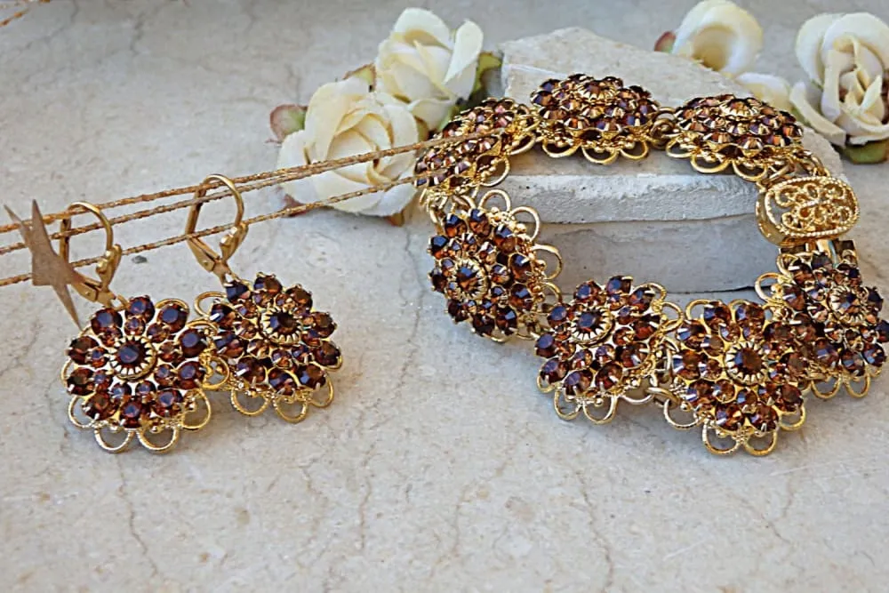 Bracelet earring set.