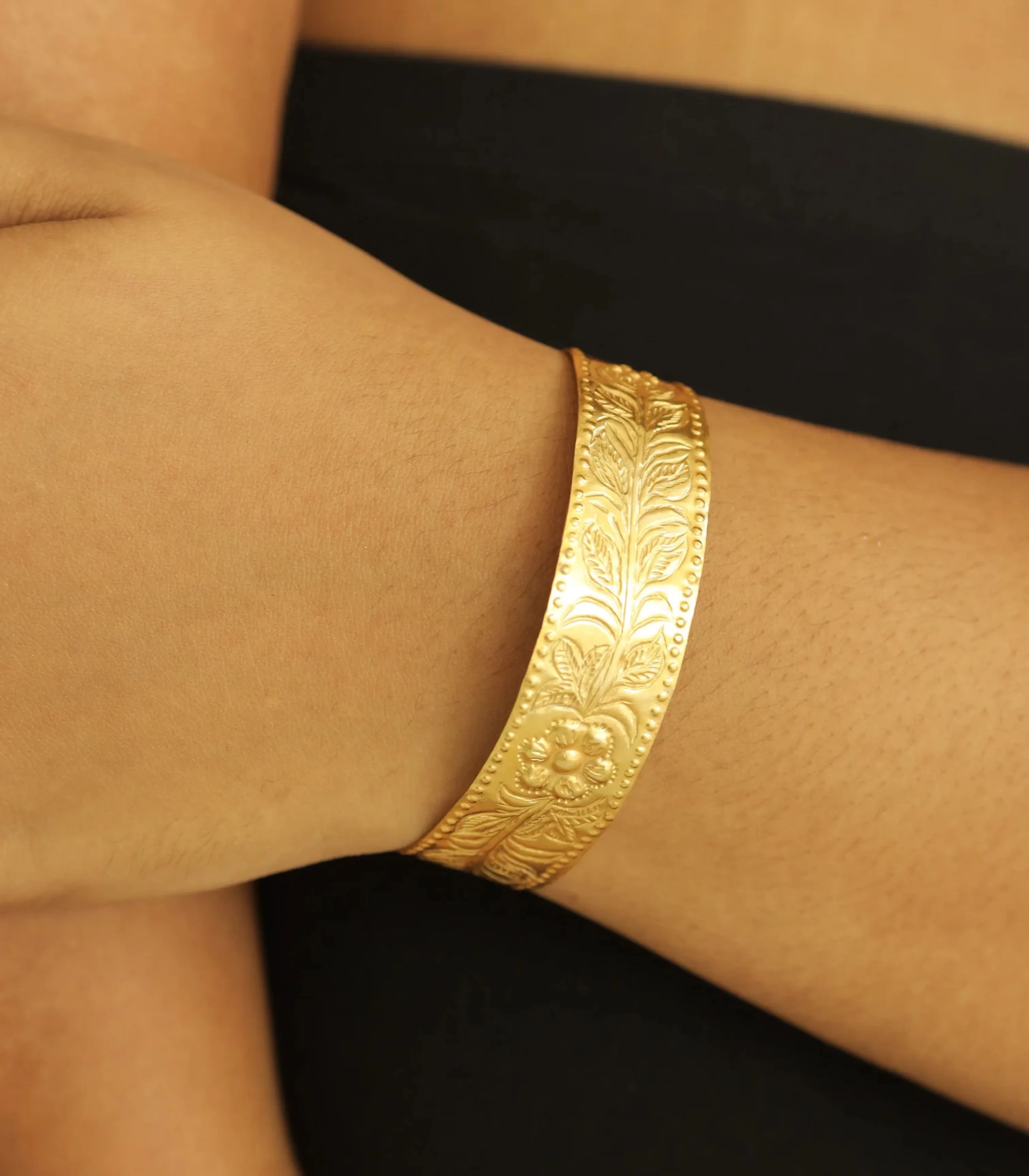 Pulseras Ivatan Gold Band Bracelet