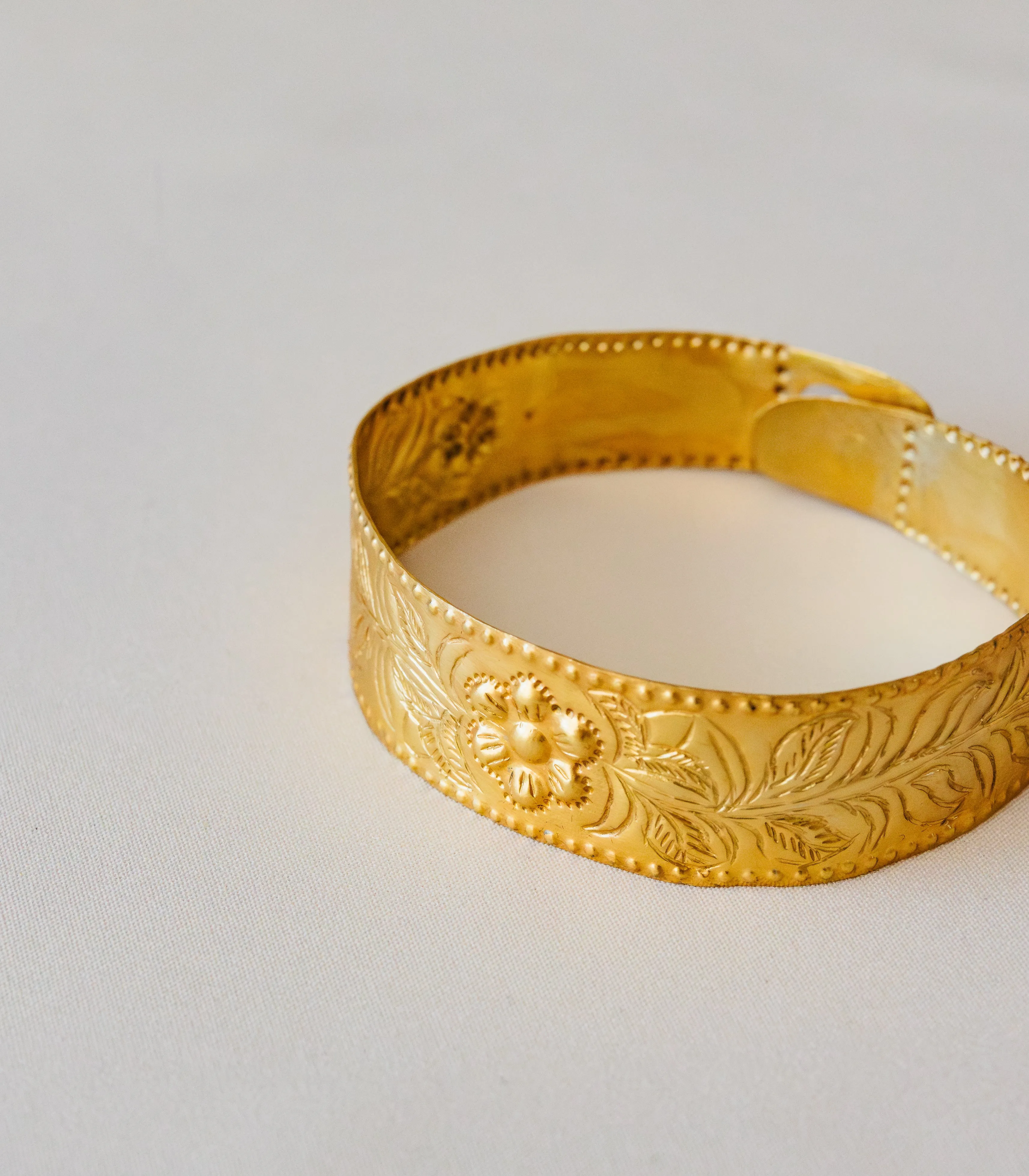 Pulseras Ivatan Gold Band Bracelet